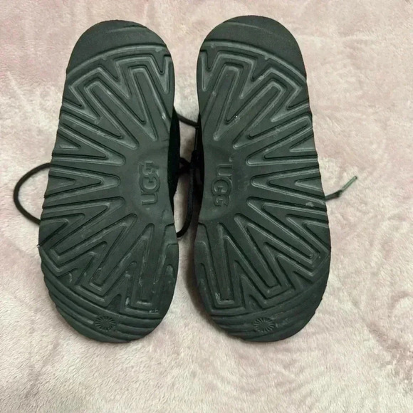 UGG Kid’s Neumel Chopd Classic Lace Up Suede Boot in Black - Big Kids 4 - Picture 8 of 16